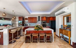 Ocean View Elegance on the Fairway - Roatan, Honduras