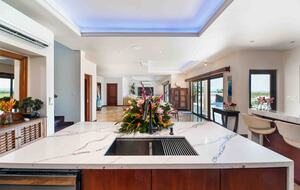 Ocean View Elegance on the Fairway - Roatan, Honduras