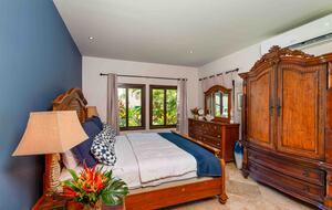 Ocean View Elegance on the Fairway - Roatan, Honduras