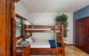 Ocean View Elegance on the Fairway - Roatan, Honduras