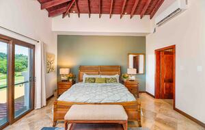 Ocean View Elegance on the Fairway - Roatan, Honduras