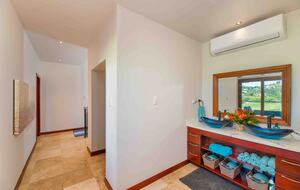 Ocean View Elegance on the Fairway - Roatan, Honduras