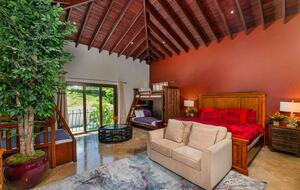 Ocean View Elegance on the Fairway - Roatan, Honduras