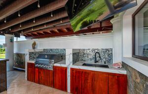 Ocean View Elegance on the Fairway - Roatan, Honduras