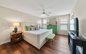 Charming Lakefront Cottage | Only A Block From The Beach - Panama City Beach, Florida