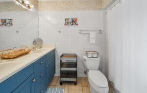 Charming Lakefront Cottage | Only A Block From The Beach - Panama City Beach, Florida