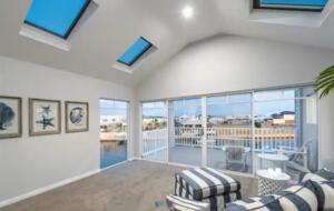 Luxury Canal Retreat with Private Mooring - Dudley Park, Australia