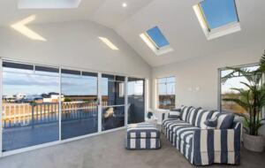 Luxury Canal Retreat with Private Mooring - Dudley Park, Australia