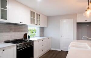 Luxury Canal Retreat with Private Mooring - Dudley Park, Australia