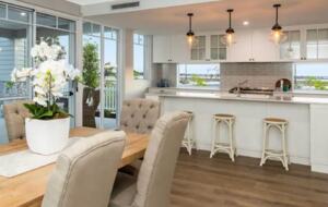 Luxury Canal Retreat with Private Mooring - Dudley Park, Australia