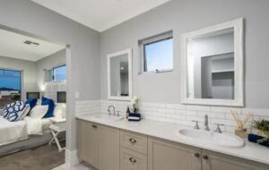 Luxury Canal Retreat with Private Mooring - Dudley Park, Australia