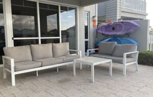 Luxury Canal Retreat with Private Mooring - Dudley Park, Australia