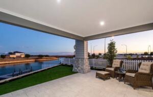 Luxury Canal Retreat with Private Mooring - Dudley Park, Australia