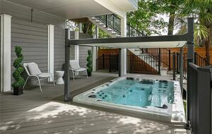 10 person hot tub with automatic cover operated by switch