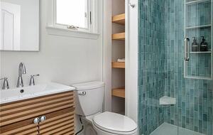 Spa like bath with rain shower head