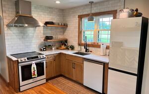 Hocking Hills Private Resort with Vineyard - New Plymouth, Ohio