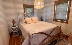 Hocking Hills Private Resort with Vineyard - New Plymouth, Ohio