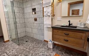 Hocking Hills Private Resort with Vineyard - New Plymouth, Ohio