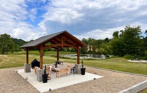 Hocking Hills Private Resort with Vineyard - New Plymouth, Ohio