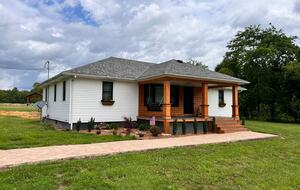 Hocking Hills Private Resort with Vineyard - New Plymouth, Ohio