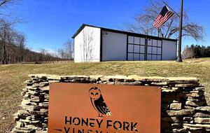 Hocking Hills Private Resort with Vineyard - New Plymouth, Ohio