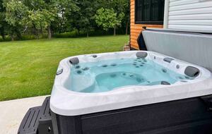 Hocking Hills Private Resort with Vineyard - New Plymouth, Ohio