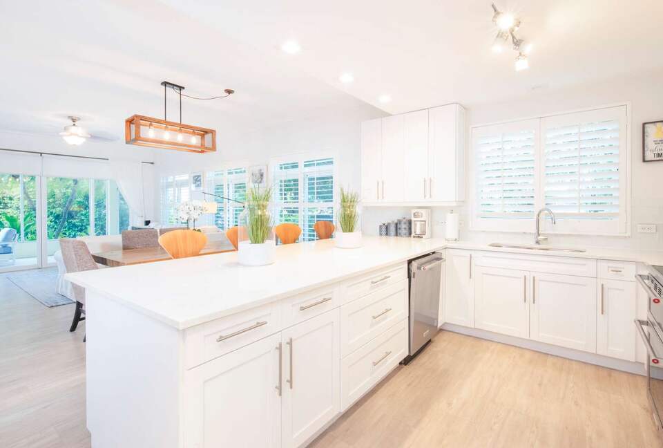 Beachfront Paradise at Crescent Point - seven mile beach, Cayman Islands