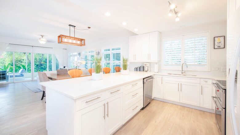 Beachfront Paradise at Crescent Point - seven mile beach, Cayman Islands