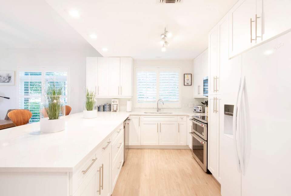 Beachfront Paradise at Crescent Point - seven mile beach, Cayman Islands