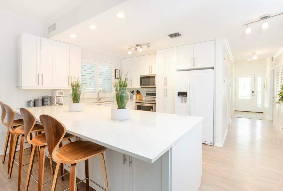 Beachfront Paradise at Crescent Point - seven mile beach, Cayman Islands