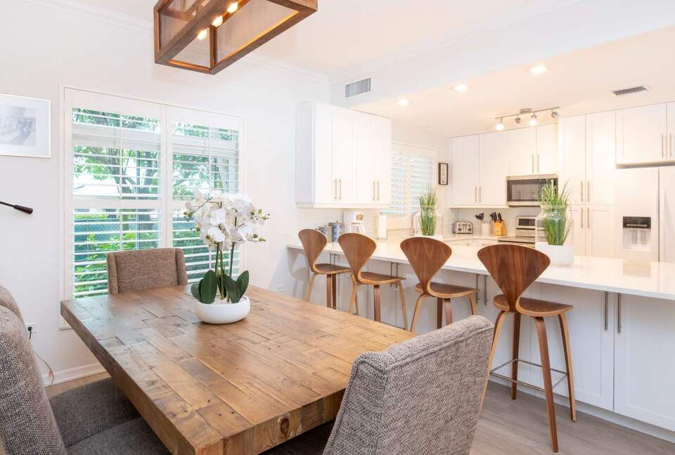 Beachfront Paradise at Crescent Point - seven mile beach, Cayman Islands