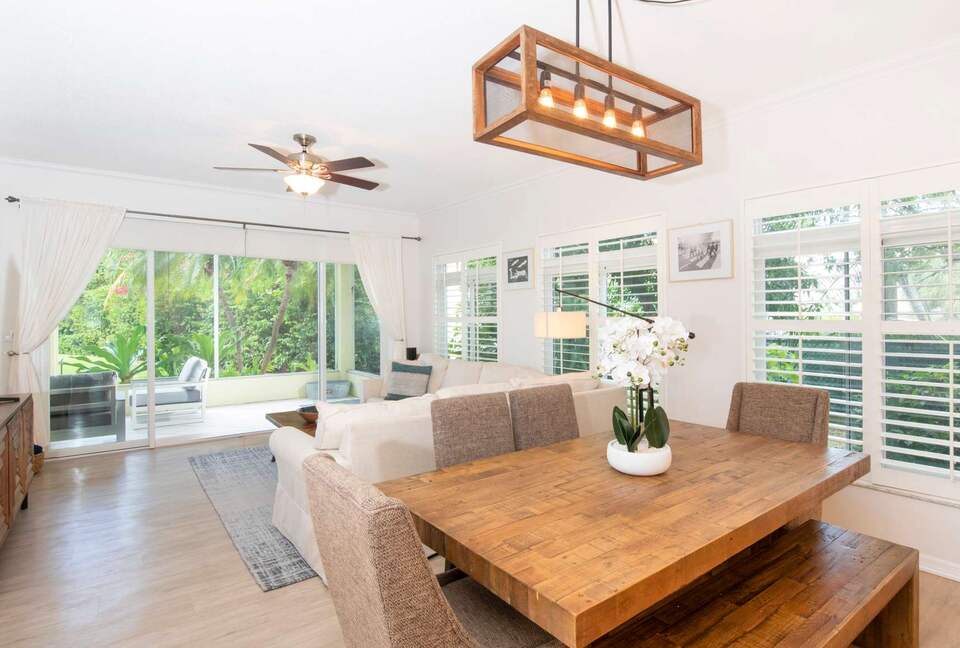 Beachfront Paradise at Crescent Point - seven mile beach, Cayman Islands