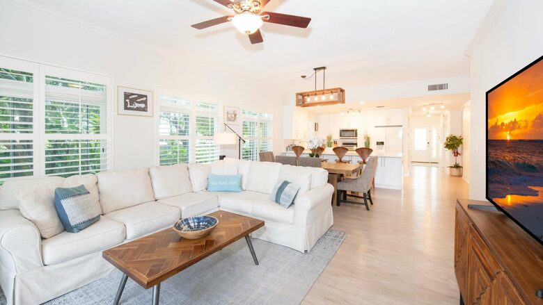 Beachfront Paradise at Crescent Point - seven mile beach, Cayman Islands