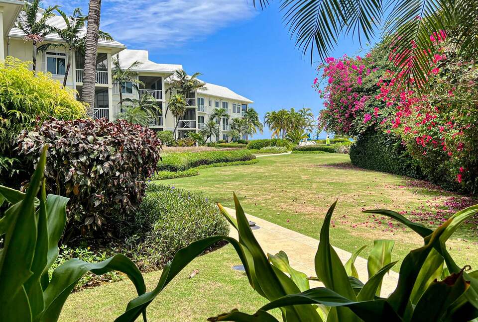 Beachfront Paradise at Crescent Point - seven mile beach, Cayman Islands