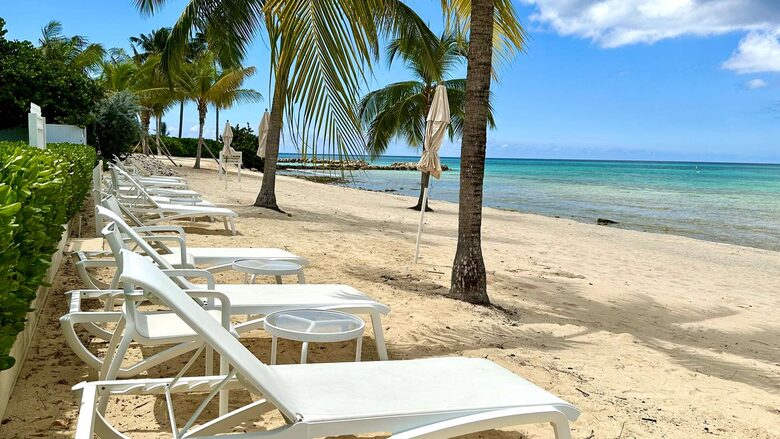 Beachfront Paradise at Crescent Point - seven mile beach, Cayman Islands