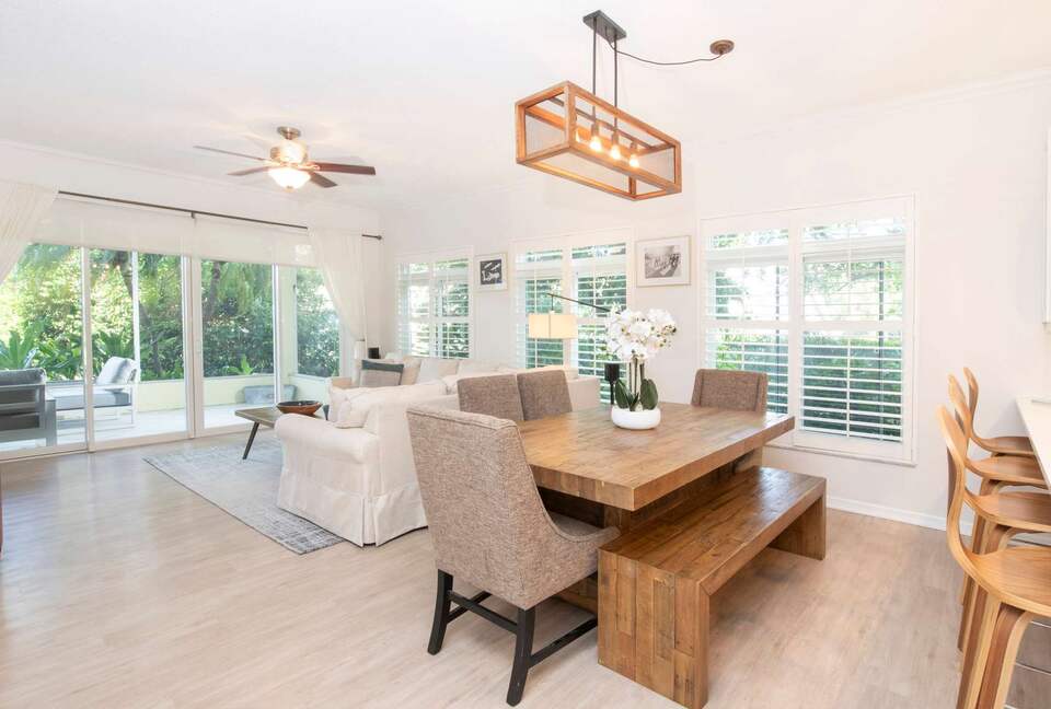 Beachfront Paradise at Crescent Point - seven mile beach, Cayman Islands