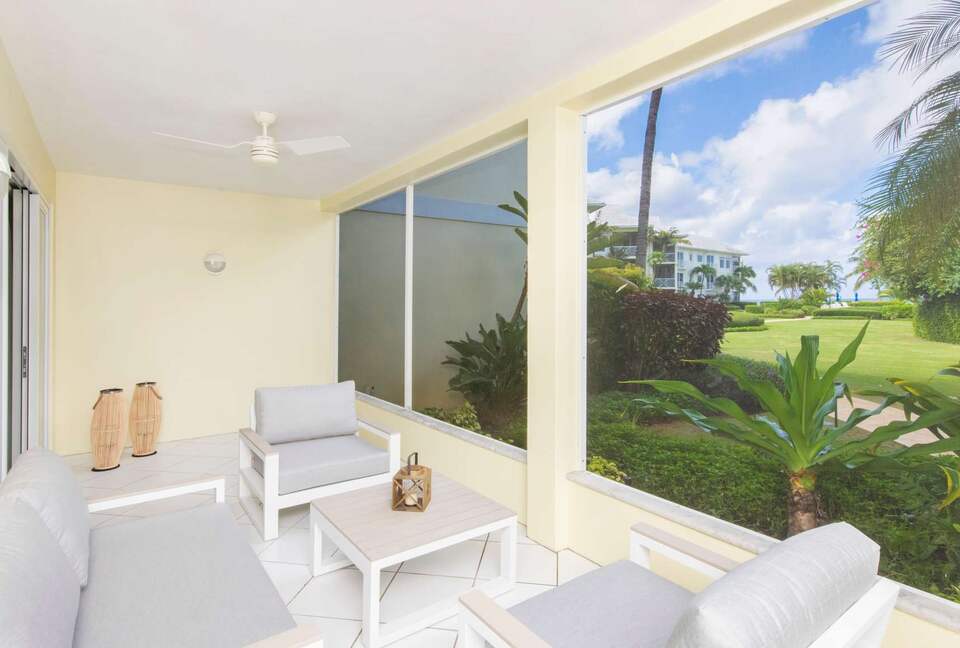 Beachfront Paradise at Crescent Point - seven mile beach, Cayman Islands