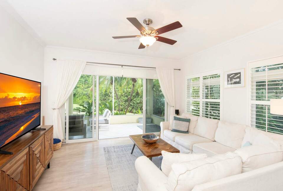 Beachfront Paradise at Crescent Point - seven mile beach, Cayman Islands