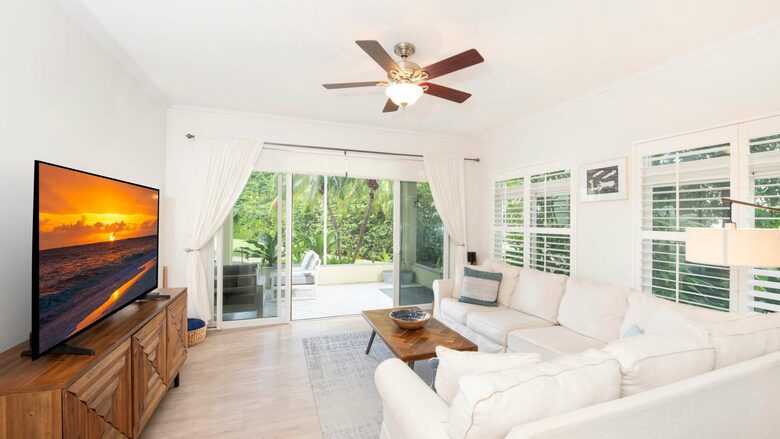 Beachfront Paradise at Crescent Point - seven mile beach, Cayman Islands