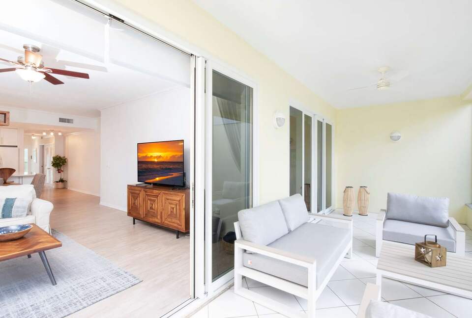 Beachfront Paradise at Crescent Point - seven mile beach, Cayman Islands