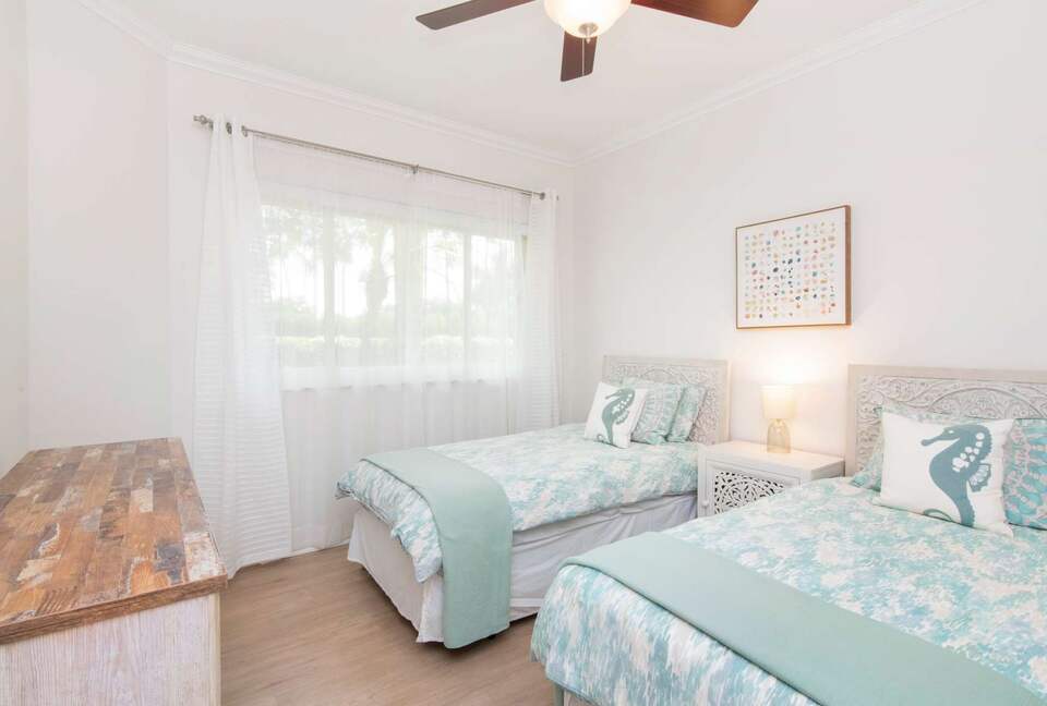 Beachfront Paradise at Crescent Point - seven mile beach, Cayman Islands