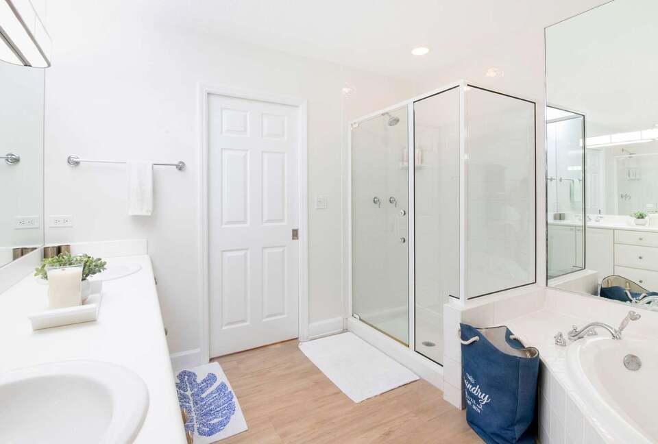 Beachfront Paradise at Crescent Point - seven mile beach, Cayman Islands