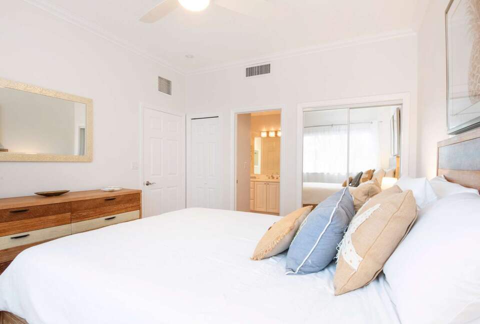 Beachfront Paradise at Crescent Point - seven mile beach, Cayman Islands