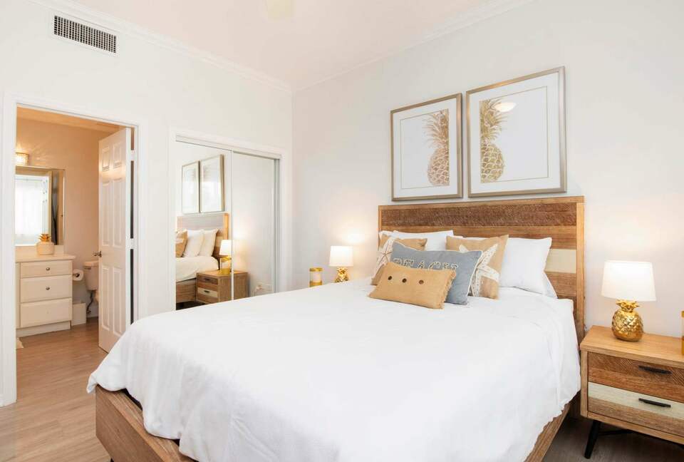 Beachfront Paradise at Crescent Point - seven mile beach, Cayman Islands