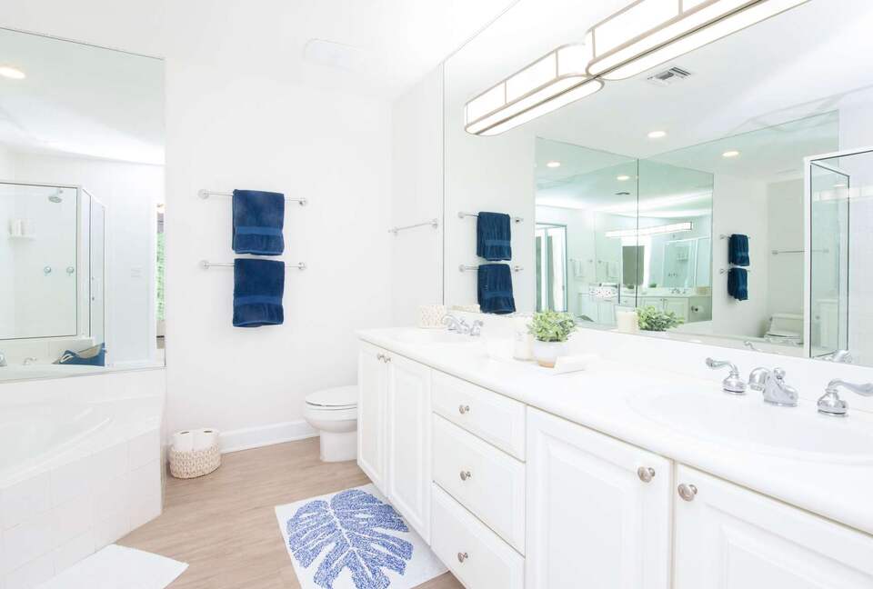 Beachfront Paradise at Crescent Point - seven mile beach, Cayman Islands