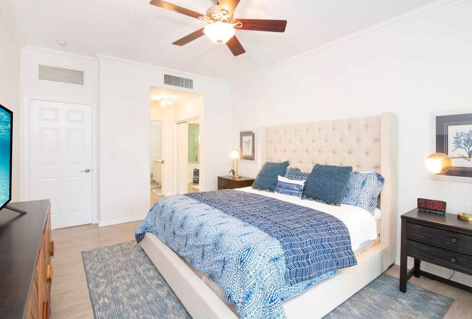 Beachfront Paradise at Crescent Point - seven mile beach, Cayman Islands