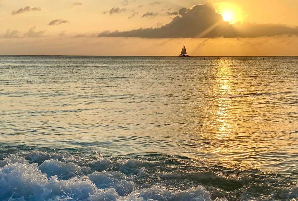 Beachfront Paradise at Crescent Point - seven mile beach, Cayman Islands