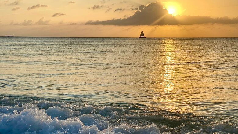Beachfront Paradise at Crescent Point - seven mile beach, Cayman Islands