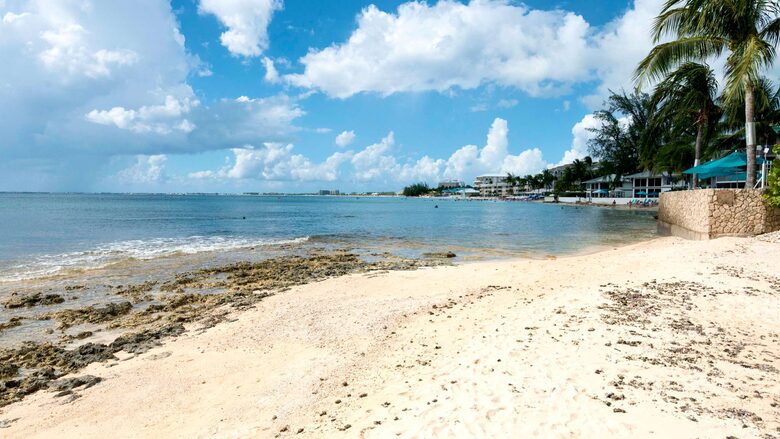 Beachfront Paradise at Crescent Point - seven mile beach, Cayman Islands