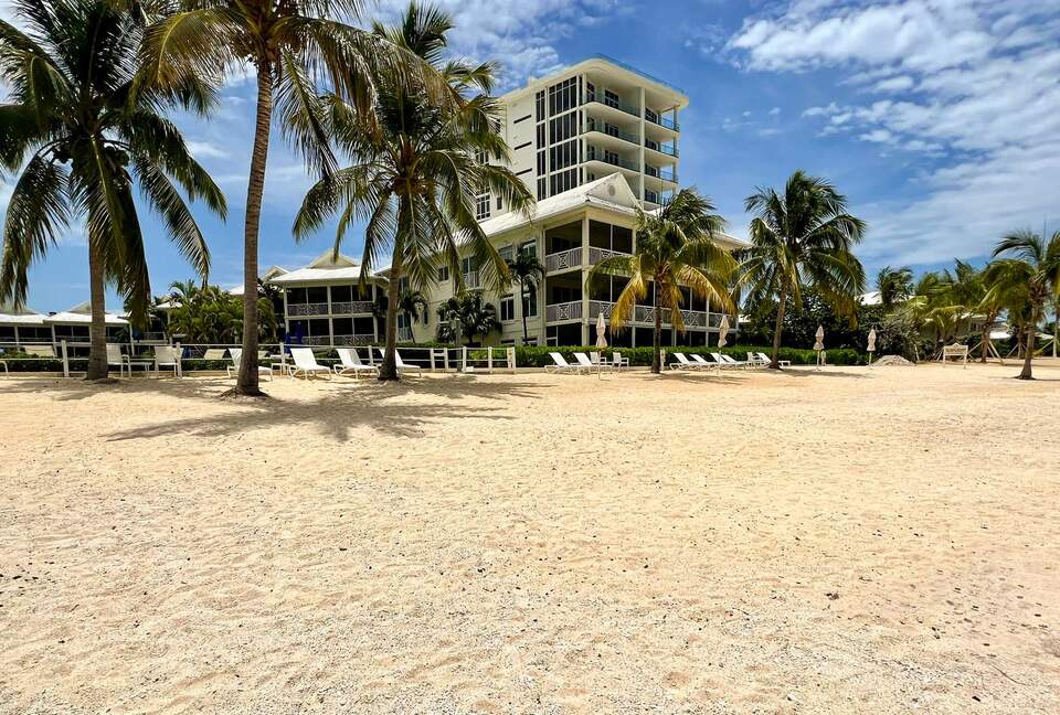 Beachfront Paradise at Crescent Point - seven mile beach, Cayman Islands